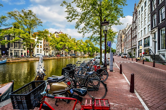Amsterdam Cycling Tour in Holland